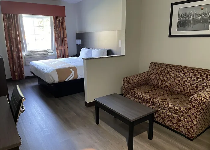 Quality Suites Tulsa I-44